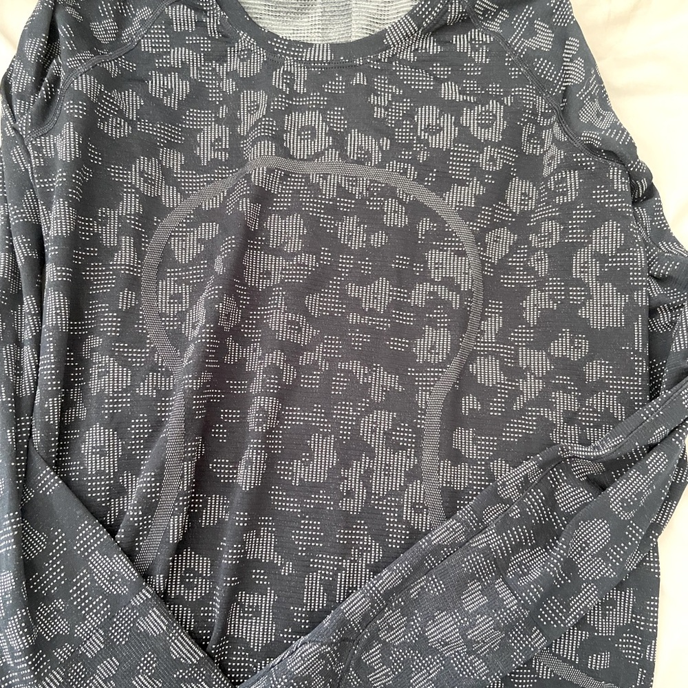 Lululemon long sleeve swiftly